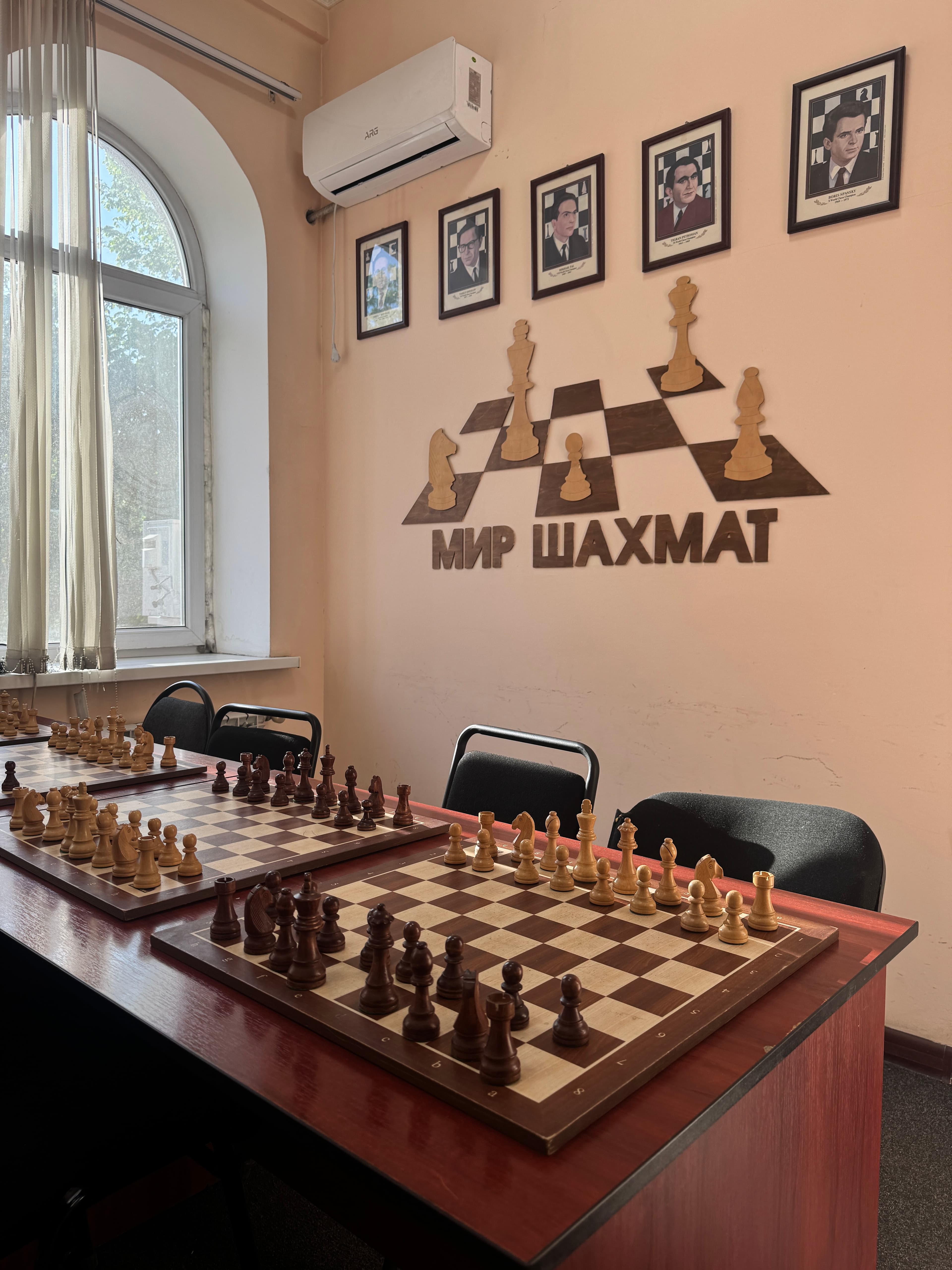 Главный зал академии